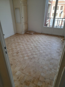 Photo de galerie - Pose parquet collé mosaïque