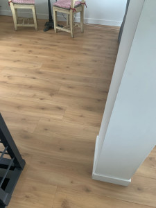 Photo de galerie - Parquet flottant plus plainte finition acrylique blanc 150m2  