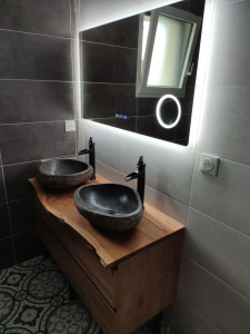 Photo de galerie - Meuble avec vasque en pierre + miroir 