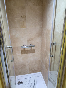 Photo de galerie - Douche travertin 