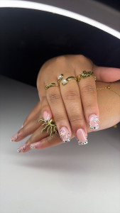 Photo de galerie - Nail art point 
