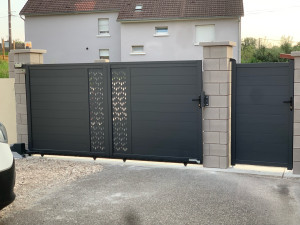 Photo de galerie - Pose portail coulissant et portillon 
