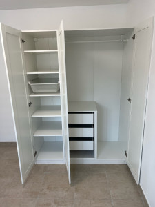 Photo de galerie - Montage d’une armoire de chez IKEA avec tiroir à rangement