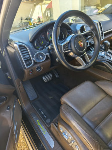 Photo de galerie - Intérieur terminé d'une magnifique Porsche Cayenne S 