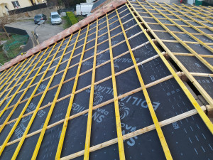 Photo de galerie - Pose de film sous toiture+contre lattage avec littelage+ pose d'une nouvelle couverture 