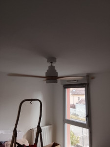 Photo de galerie - Installation et raccordement électrique, d'un ventilateur luminaire. 