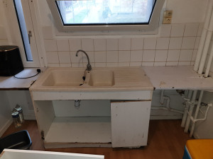 Photo de galerie - Avant travaux sous éviers et plan de travail...