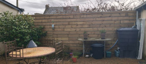 Photo de galerie - Habillage de mur en bois traité autoclave ainsi que dessus de mur en zinc