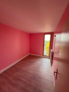Photo de galerie - Réalisation des finitions avec soin et précision, pour un résultat propre, soigné et de qualité, à la hauteur des attentes de la cliente.