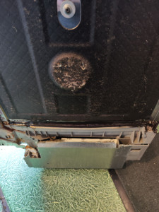 Photo de galerie - Reprise d'étanchéité sur un lave vaisselle Bosch en E15 80€ pièce et MO intervention -24h même le dimanche. 