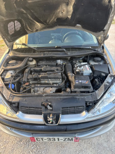 Photo de galerie - Remplacement du collecteur d’admission sur cette Peugeot 206 