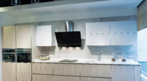 Photo de galerie - Différentes cuisines, avec évier, mitigeur plaque de cuisson, hotte aspirante tactile...