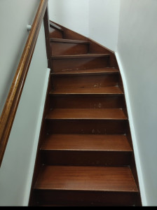 Photo de galerie - Avant- peinture escalier. ponçage + 2 couches peinture gris castor .freitasol  seigneurie.