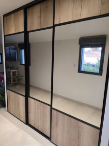 Photo de galerie - Mise en place portes de placard coulissantes