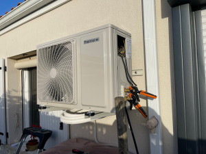 Photo de galerie - Installation d’une pompe à chaleur air/air avec mise en service 