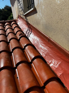 Photo de galerie - Création de solin suite à une fuite entre la maison voisine et la toiture 