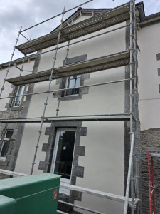 Photo de galerie - Enduit d’une façade en pierre 