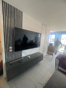 Photo de galerie - Fixation la télé au mur et poser les baguettes