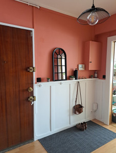 Photo de galerie - Chantier 4 - Après (remise en peinture deux couches, coloris Terracota sur partie haute et blanc sur partie basse)