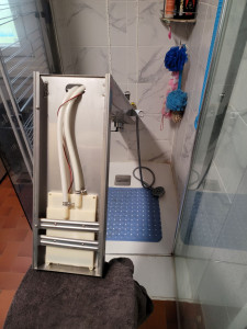 Photo de galerie - Débouchage du calcaire à une installation de douche en urgence 