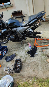 Photo de galerie - Changement de kit chaine moto + pneu arrière 