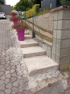 Photo de galerie - Nettoyage d'un escalier en ciment a la haute pression 