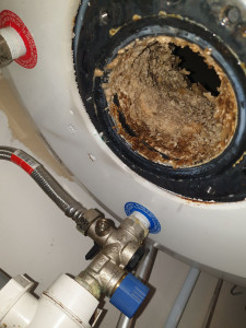Photo de galerie - Détartrage chauffe eau électrique .
