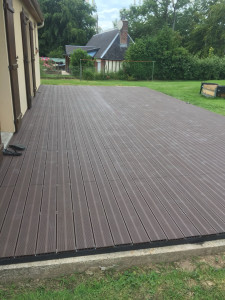 Photo de galerie - Terrasse en composite terminée 