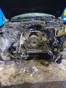 Photo de galerie - Le moteur devait être remplacé. Le remplacement du moteur a été effectué en une seule journée et le véhicule a été remis en état le jour même.