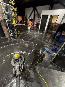 Photo de galerie - Prestation de nettoyage avec mono brosse 