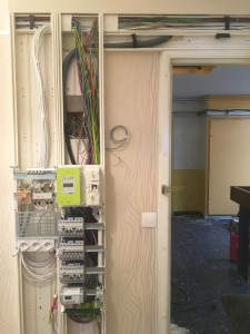 Photo de galerie - Démontage des anciens équipements électriques de toute la maison et installation de nouveaux équipements