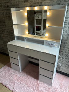 Photo de galerie - Coiffeuse de chambre 