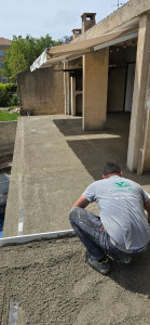 Photo de galerie - Réalisation d'une terrasse en carrelage extérieur. Travail soigné, finitions de qualité et respect des délais. Devis gratuit. Garantie décennale. Intervention dans toute la région PACA.