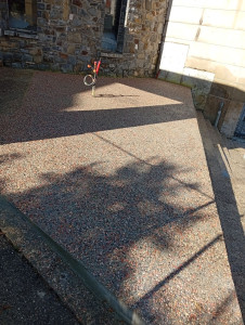 Photo de galerie - - Réalisation du béton désactivé.
