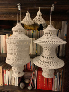Photo de galerie - Lanternes au crochet