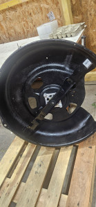 Photo de galerie - Peinture anti rouille sur un carter de coupe d'un Husqvarna CTH126 ainsi que le changement de courroie de coupe , palier de coupe et lame de coupe.