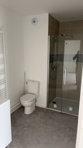 Photo de galerie - Rénovation salle de bain complète, clé en main 