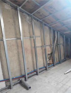 Photo de galerie - Rénovation mur et plafonds pose des rails et Placo