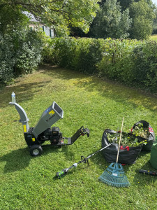 Photo de galerie - Taille de haie et broyage sur place