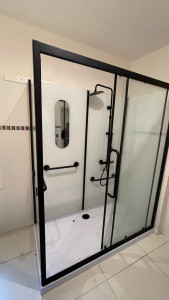 Photo de galerie - Salle-de-bains/ensemble-de-douche-pmr/