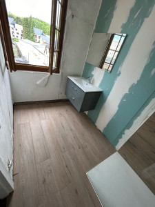 Photo de galerie - Réfection totale d’une salle de bain comprenant : création d’une douche à l’italienne / carrelage / faïence / plomberie / placo et électricité 