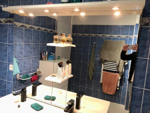 Photo de galerie - Pose miroir, meuble de salle de bain et tuyauterie