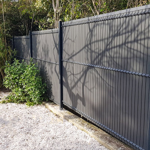 Photo de galerie - Clôture rigide avec occultant PVC 