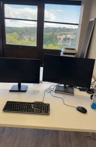 Photo de galerie - Installation complète et configuration d’un poste informatique client – mise en service, câblage et tests.
