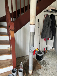 Photo de galerie - Réparation conduite évacuation WC fonte suite à fuite et bouchon, mise en place d’un T de visite 