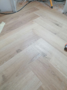 Photo de galerie - Pose parquet en diagonal et bien aligner 