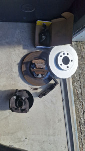 Photo de galerie - Remplacement disques/plaquettes avant + étrier + chape d'étrier sur un Transporter 5ème génération 