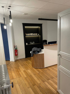 Photo de galerie - Ponçage + vitrification du sol - Peinture murale - Installation de faux plafond