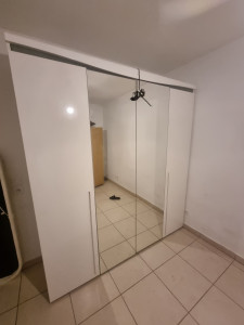 Photo de galerie - Dressing IKEA avec porte en vitre 