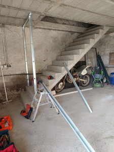 Photo de galerie - Création d'une cloison sur cage d'escalier avec porte 